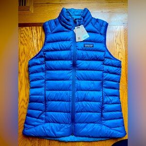 NWT Patagonia women’s M down vest